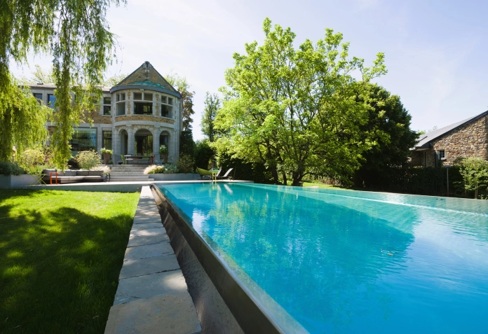 Waarom een volledig ingebouwd zwembad een betere keuze is