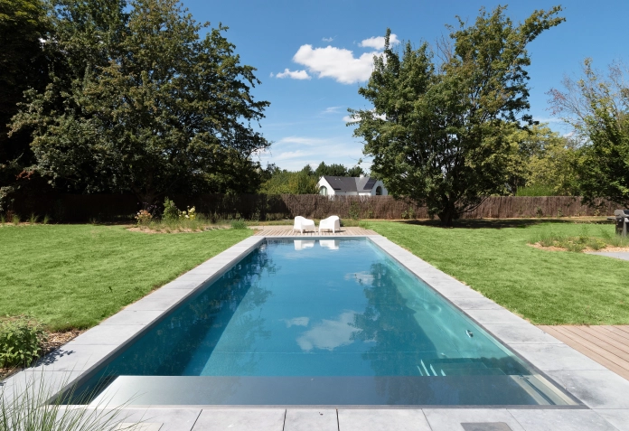 Zwembad in de tuin in de regio
