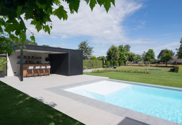 Bij zwembad installatie gratis zomer en winterbeurt