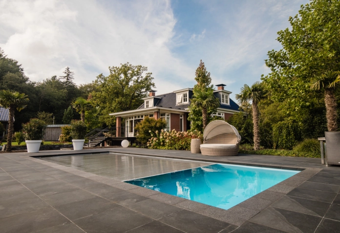 Een prefab zwembad aanschaffen van hoogwaardig materiaal? Neem contact op voor de mogelijkheden!